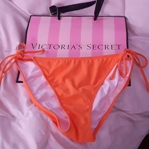 Victoria's Secret ruched bikini bottoms, size M